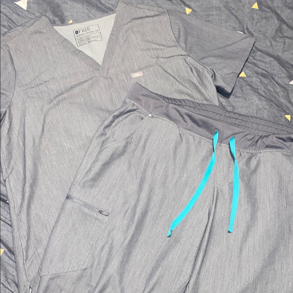 Figs Heather Gray Scrub set